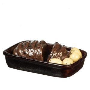 BEEF AND POTATOES IN TRAY