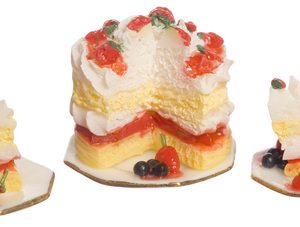 STRAW.CAKE W/2 DISHES