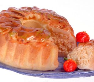 CUT APPLEWALNUT CAKE