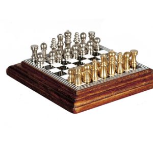 CHESS SET ON BOARD/WALNUT