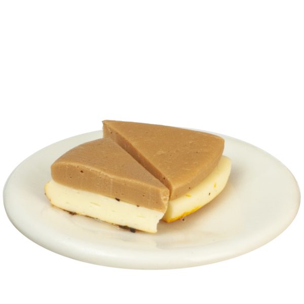 2 CAKES ON TRAY