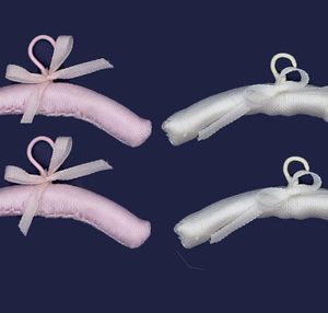 HANGERS/2 WHITE/2 PINK