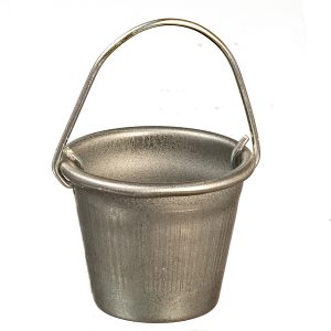 BUCKET W/WIRE HANDLE
