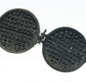 WAFFLE IRON