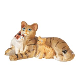 CAT W/KITTENS/TABBY