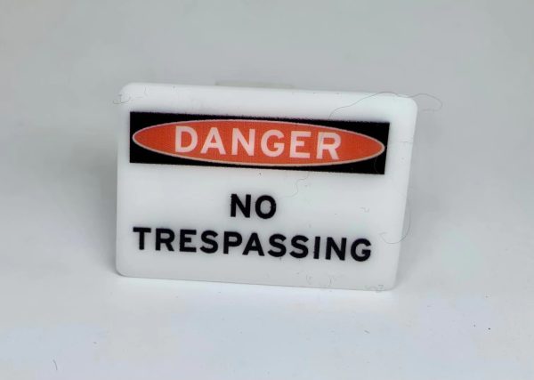 NO TRESPASSING SIGN