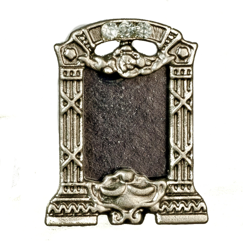 SMALL PEWTER PICTURE/2
