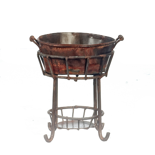 SMALL RUSTED TUB W/STAND