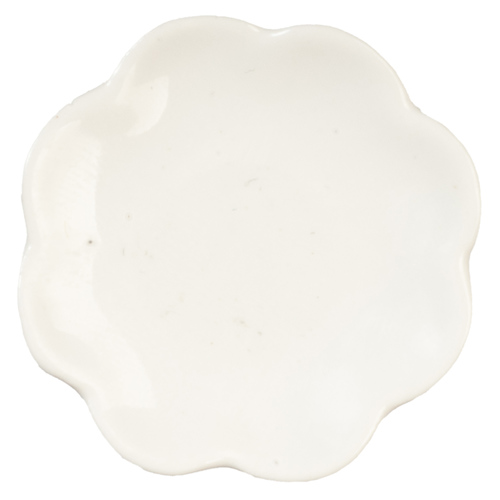 MED.RD.SCALLOPED PLATE/WH