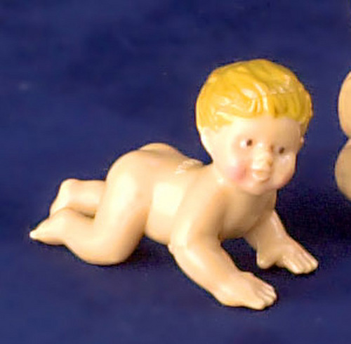 BABY ON KNEES CRAWLING