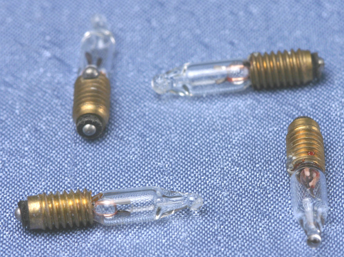 3v CANDLEFLAME BULBS/4