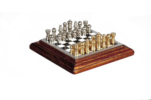 CHESS SET ON BOARD/WALNUT
