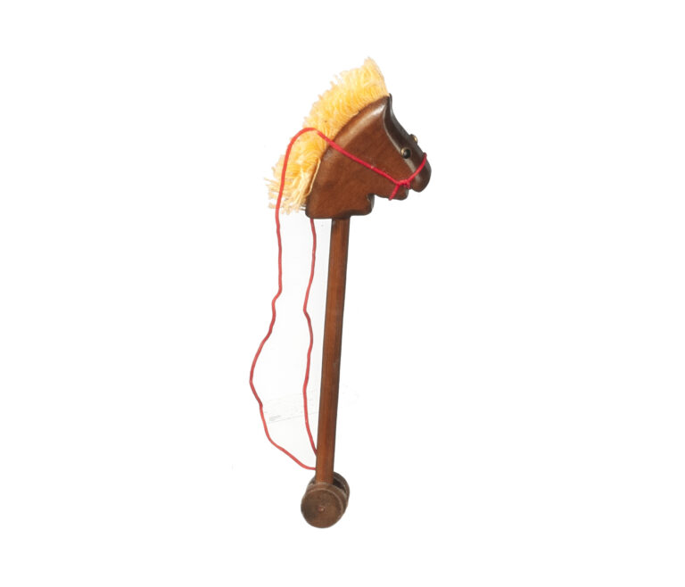STICK HORSE/WALNUT