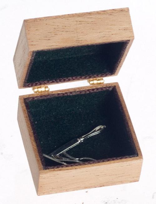 SILVERWARE CHEST W/SILVE